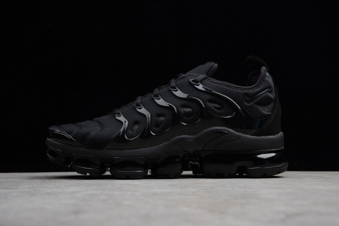 nike air vapormax plus triple black 924453-004