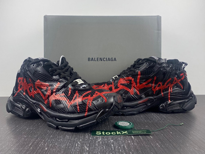 Ba*len*cia*ga runner graffiti black red 677403w3rbq1060
