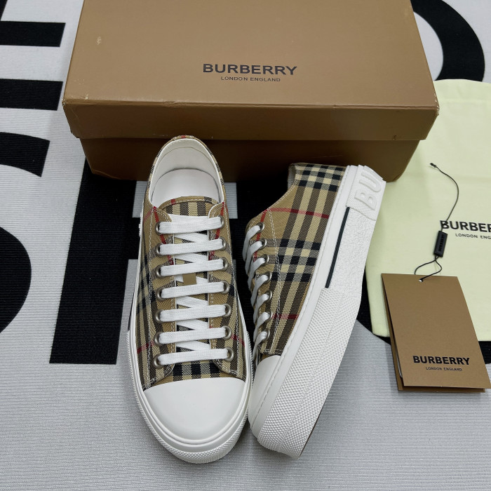 BURBERRY SNEAKER