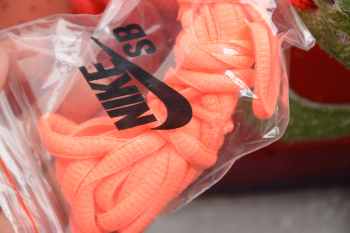 nike dunk low sb "strawberry cough" cw7093-601